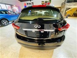 Infiniti Q70